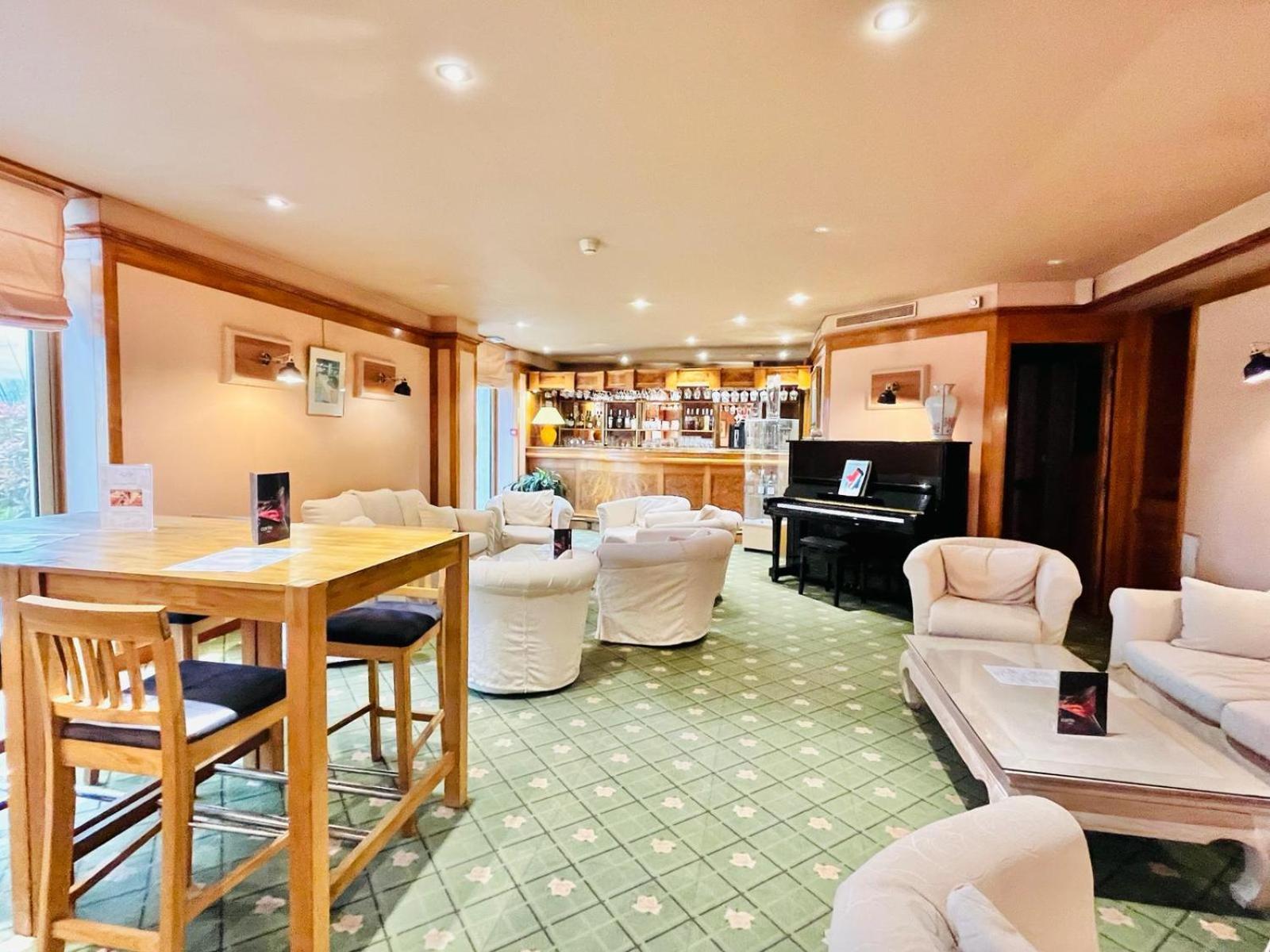 ז'יאן Logis Hotel Le Rivage מראה חיצוני תמונה